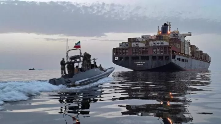 Tawarkan Buka Selat Hormuz dalam Seminggu, Iran Desak AS Hentikan Blokade dan Tekanan Militer
