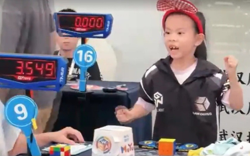 Bocah 6 Tahun Asal China Selesaikan Rubik 3x3 dalam Waktu 4 Detik