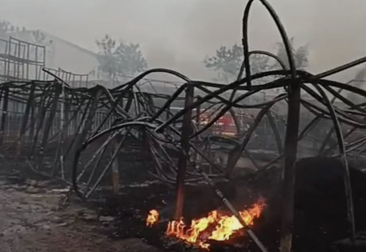 Dipicu Bakar Sampah, Gudang Pipa Paralon dan 3 Rumah di Tangerang Hangus Terbakar