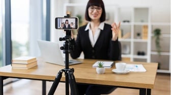 Rekomendasi Tripod HP Terjangkau yang Stabil untuk Konten Kreator
