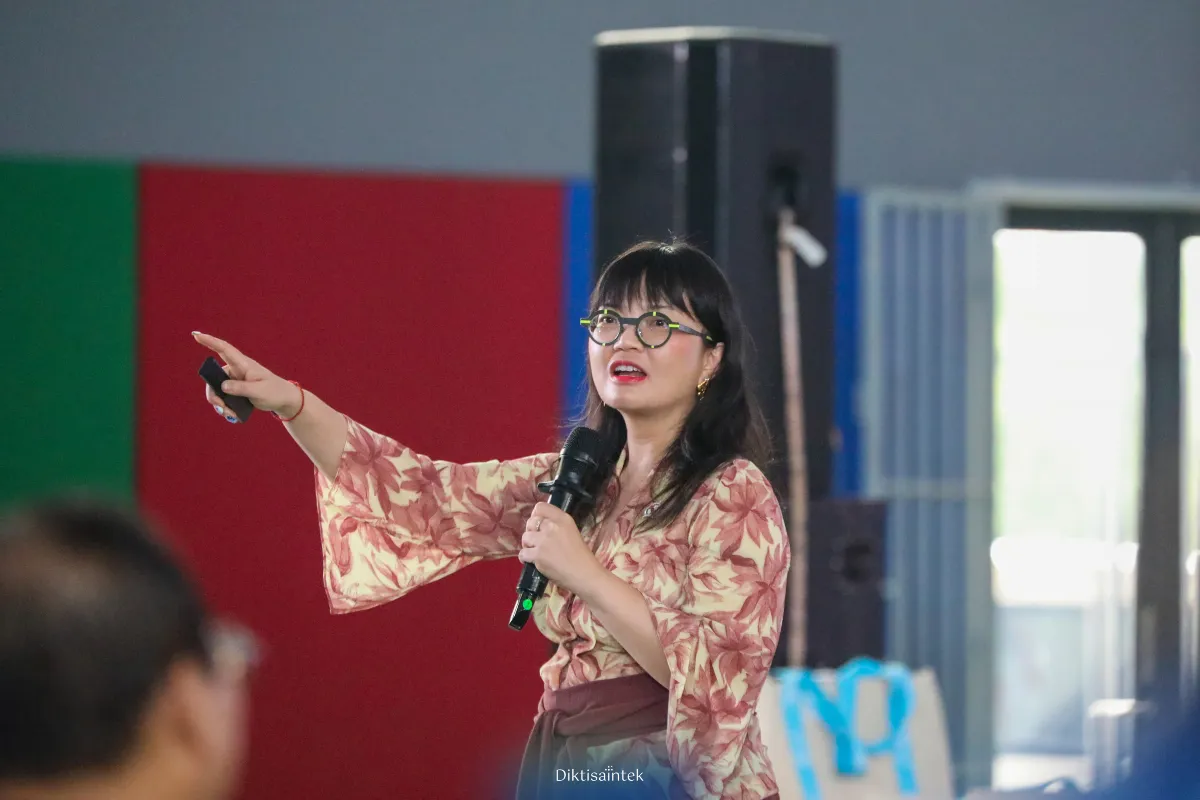 Sebanyak 61% Siswa Indonesia Memanfaatkan AI, Wamen Stella Christie Ingatkan Risiko Pemikiran Pasif