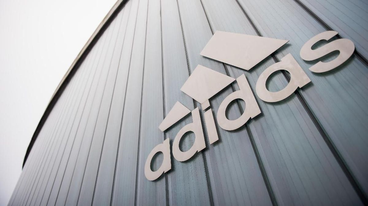 Adidas Menggugat White Fox Boutique Terkait Desain Pakaian Empat Garis