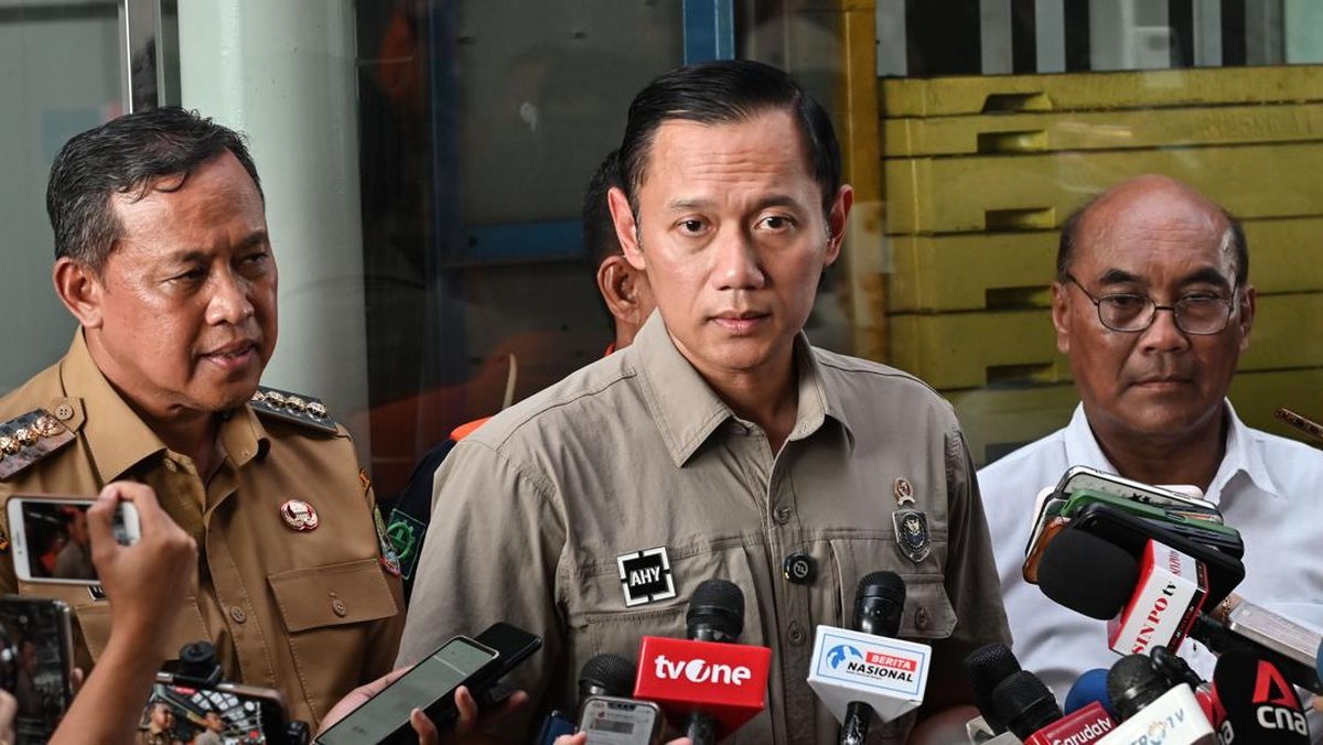Menko Infrawil Agus Harimurti Yudhoyono (AHY) membeberkan terdapat sekitar 7.000 kawasan kumuh yang tersebar di berbagai wilayah di Indonesia. (ANTARA FOTO/Fakhri Hermansyah).