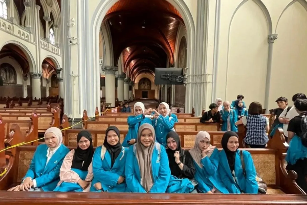 Menelusuri Moderasi Beragama, 128 Mahasiswa UIN Jakarta Kunjungi Katedral dan Istiqlal