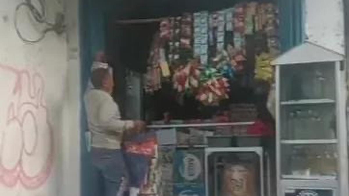 ---
Pengedar Obat Keras Ilegal Ditangkap di Warung Sembako Kalideres
---