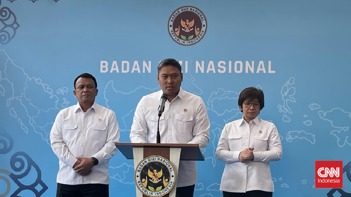 Kepala BGN Sudaryono menjelaskan beras Bulog yang akan dipakai untuk MBG bukan beras SPHP maupun beras medium, tetapi beras premium berfortifikasi. (Foto: CNN Indonesia/Muhammad Falah)
