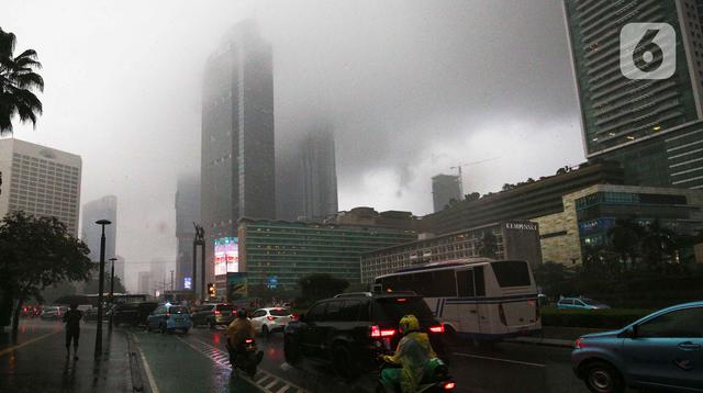 Prakiraan Cuaca Jumat, 27 Maret 2026: Hujan Ringan hingga Petir di Sebagian Besar Indonesia