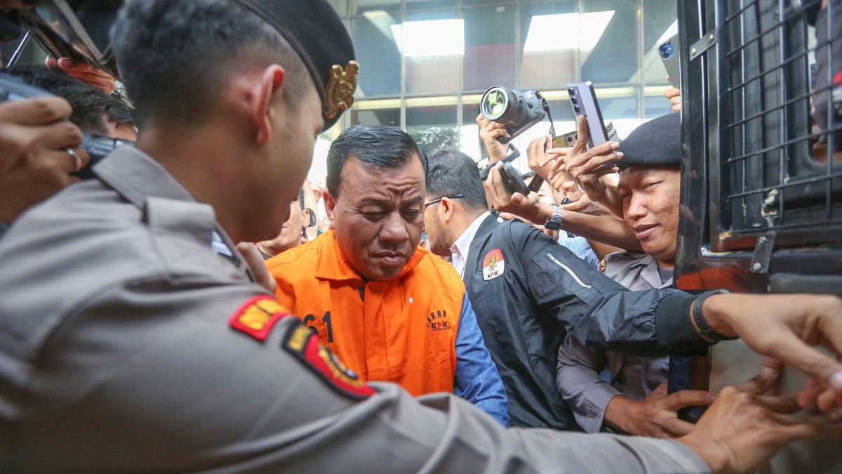 ---
Pencarian Bupati dan Sekda Kuansing yang Menghilang Saat OTT KPK

---