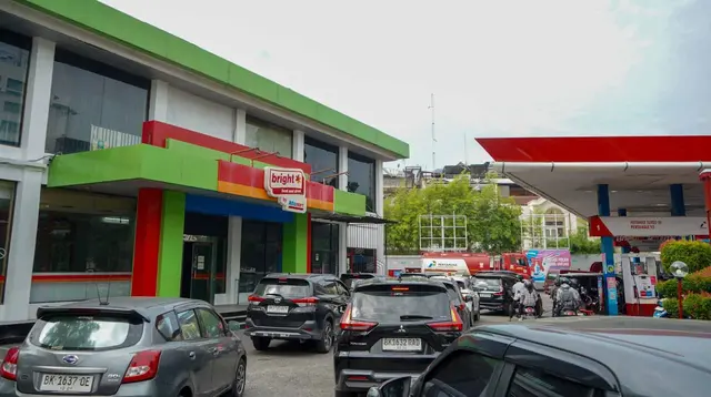 Antrean Panjang di SPBU Medan Memicu Kekhawatiran
