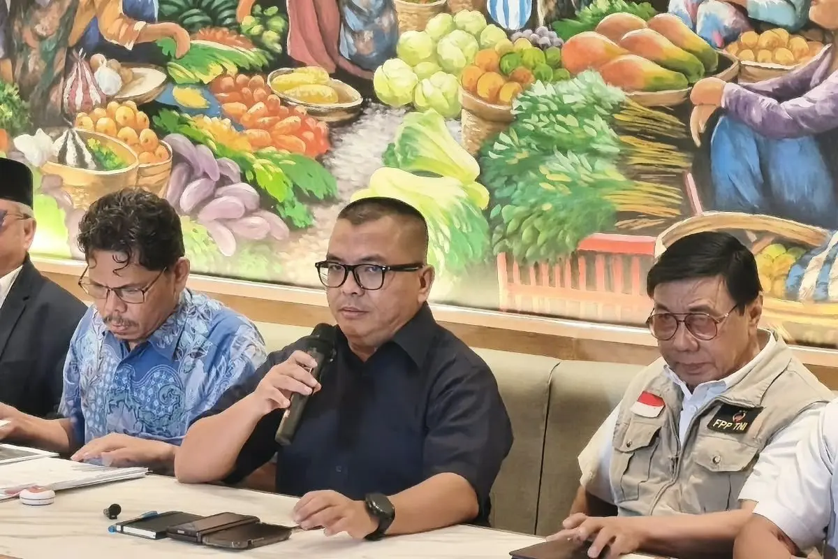 Denny Indrayana Kunjungi DPP PKS, Dorong Penyelidikan Syarat Pendidikan Gibran