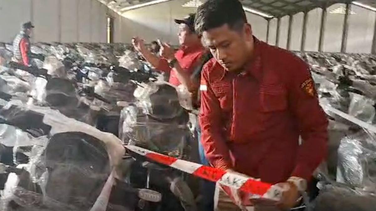 DPR Dukung Hibah Motor Listrik BGN untuk Guru Honorer