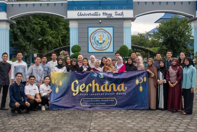 Kolaborasi Ramadhan antara Duta UNAIR dan Mahasiswa Universitas Hang Tuah