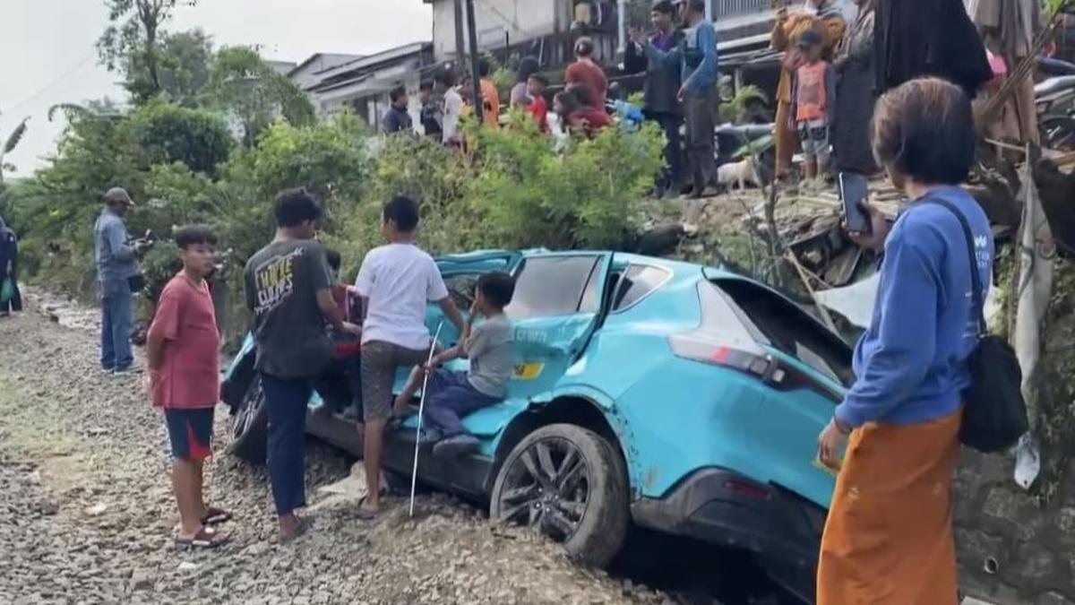 Sopir Taksi Green SM Baru Dua Hari Bekerja Saat Kecelakaan Kereta