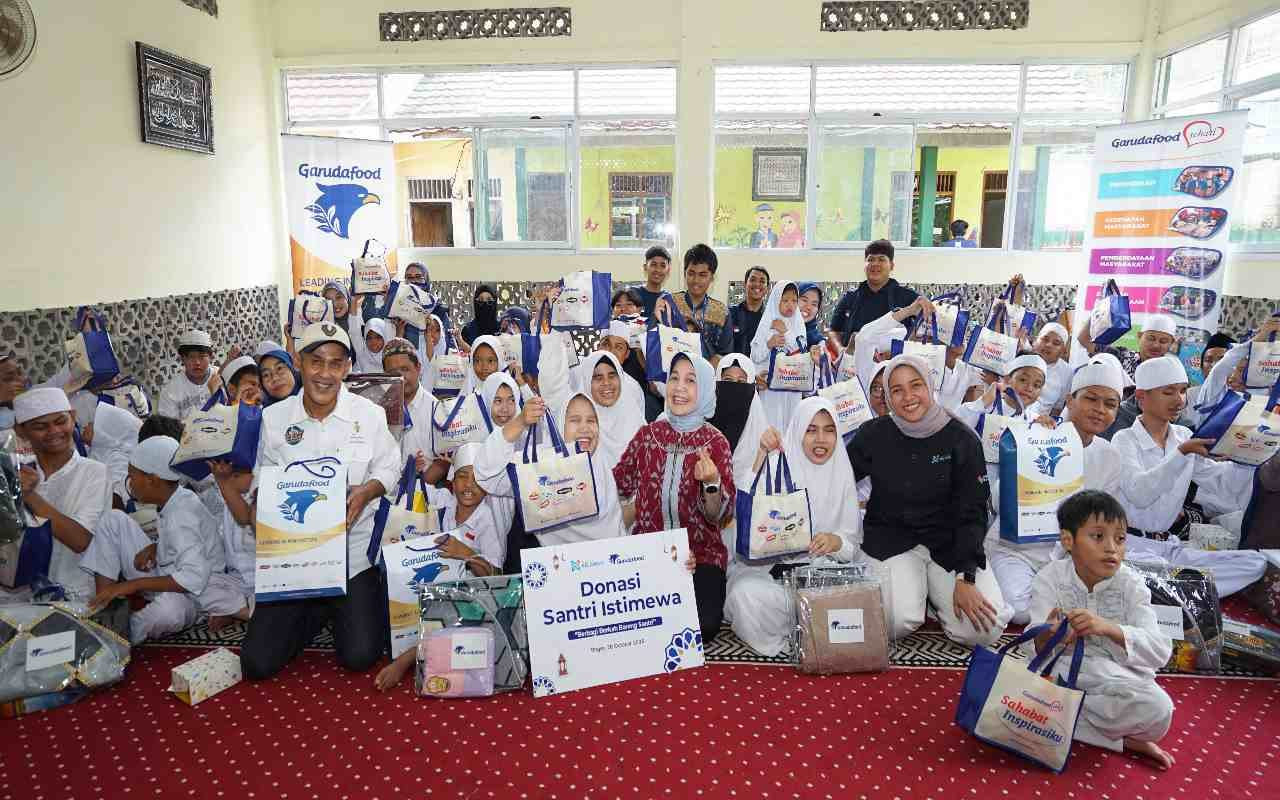 Garudafood Salurkan Bantuan untuk Santri dan Pengasuh di Pondok Pesantren