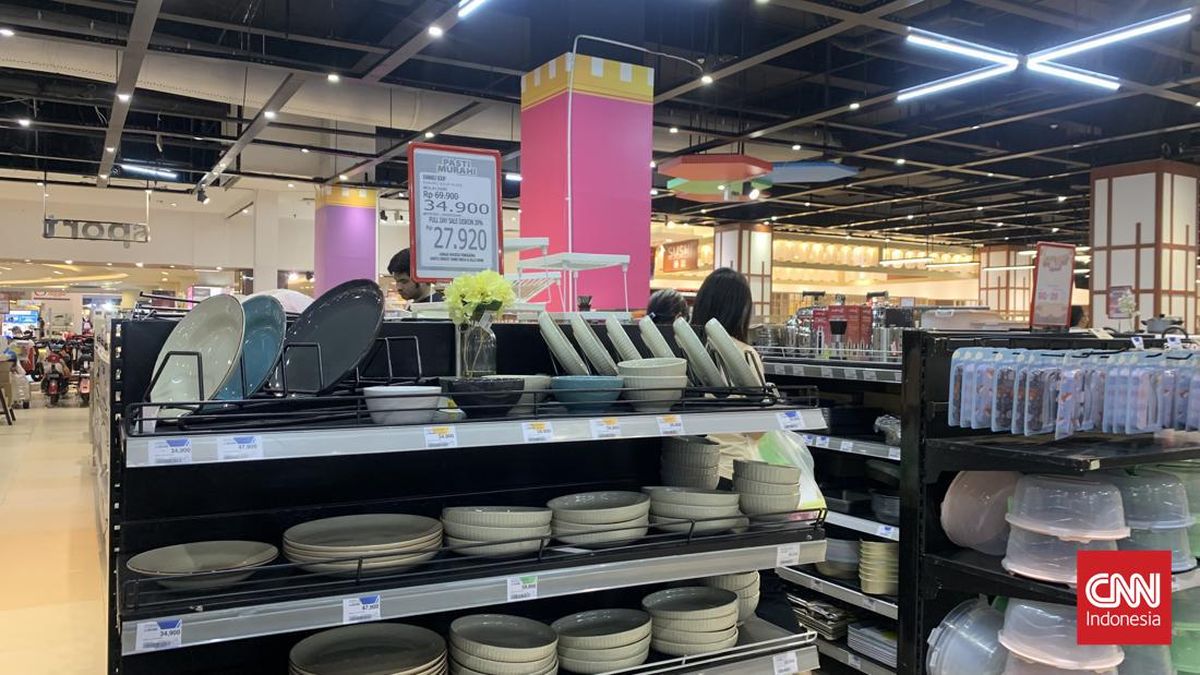 Siap-siap, soalnya bakal ada Transmart Full Day Sale besok, Minggu (1/11), yang bawa diskon gede-gedean 50 persen plus 20 persen. (CNN Indonesia/Tiara Sutari)