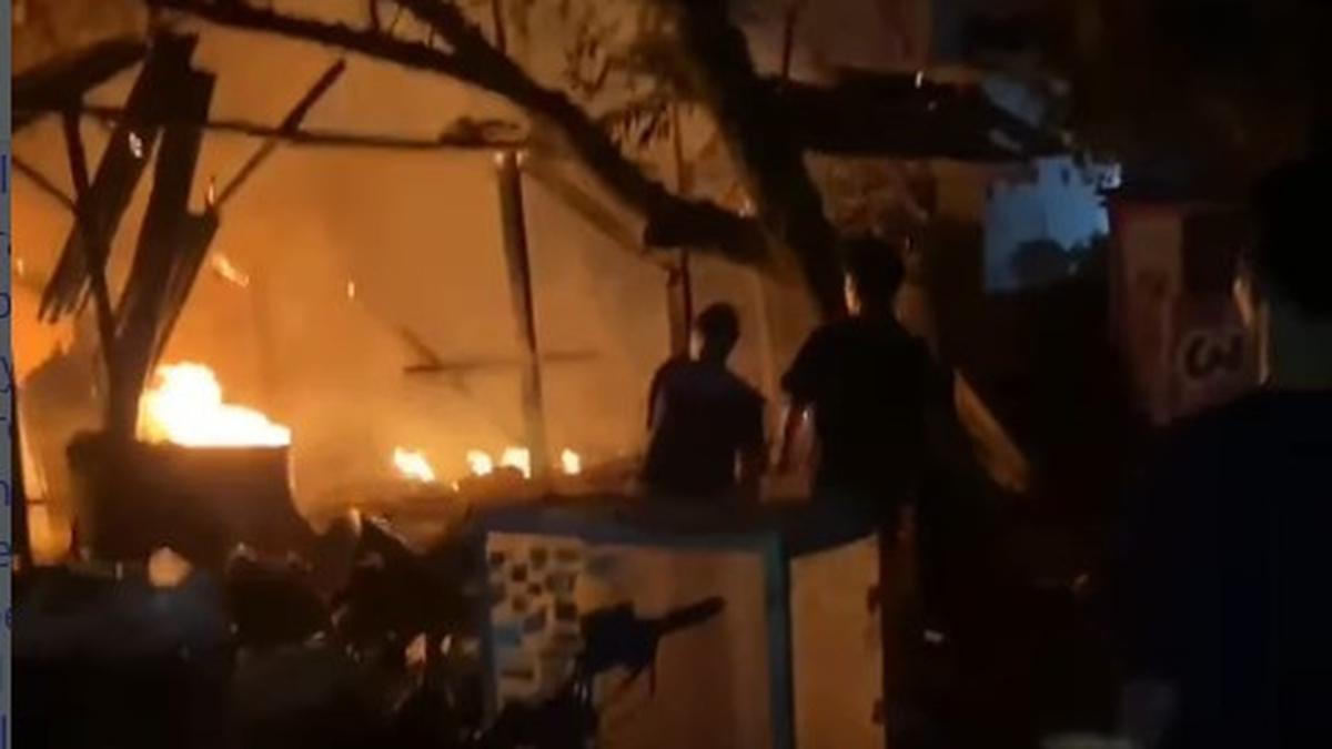 ---
Kebakaran Melanda Gudang di Cakung, Jakarta Timur

---