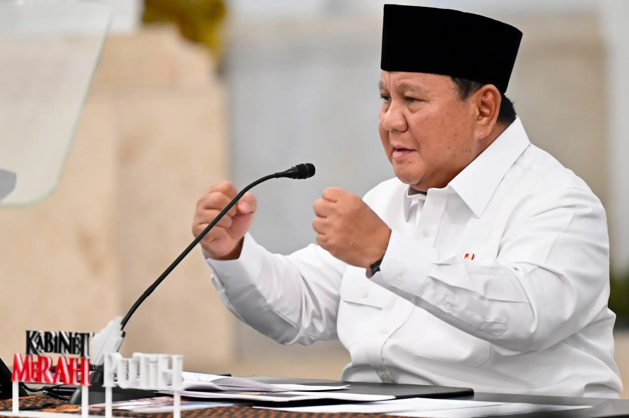 Presiden Prabowo Subianto memimpin Sidang Kabinet Paripurna di Istana Negara, Senin (20/7). Foto: BPMI Setpres