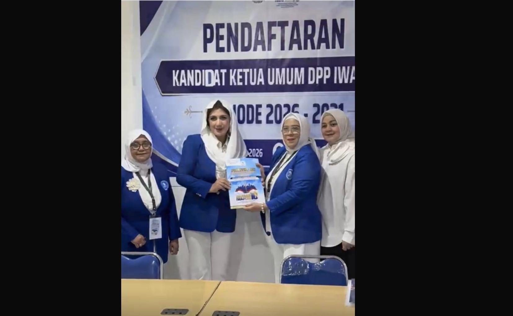 Hana Fadel Muhammad Serahkan Kelengkapan Dokumen Sebagai Calon Ketua Umum IWAPI