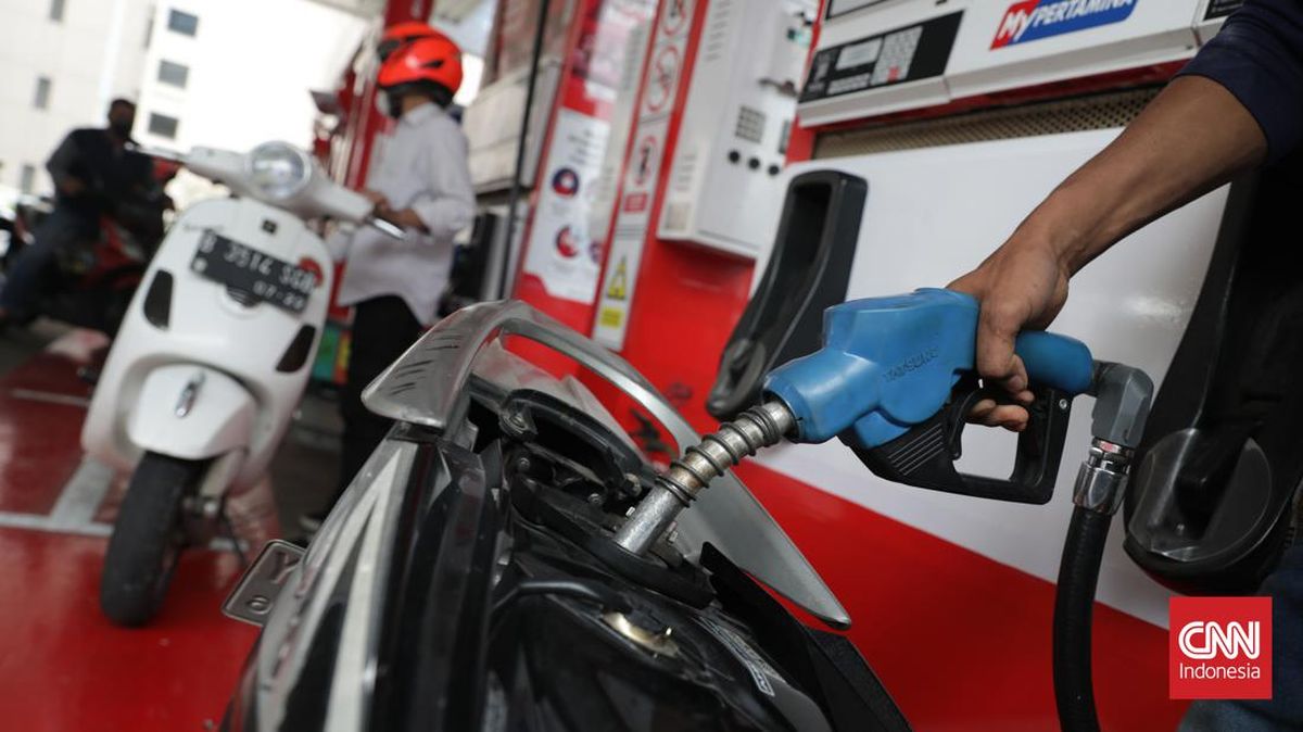 Harga Pertamax mengalami penurunan. (CNN Indonesia/Safir Makki)
