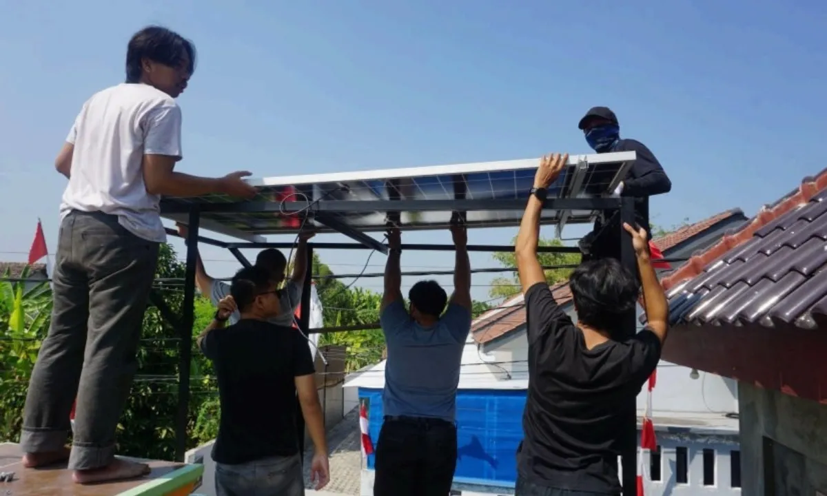 Inovasi "SUNTRACK-EDU" dari ITS, Energi Surya Menjadi Lampu Pintar dan Media Pembelajaran di Pesantren Madiun