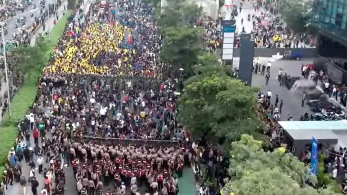 Penutupan Jalan Layang Semanggi Akibat Aksi Unjuk Rasa, Berikut Rute Alternatifnya