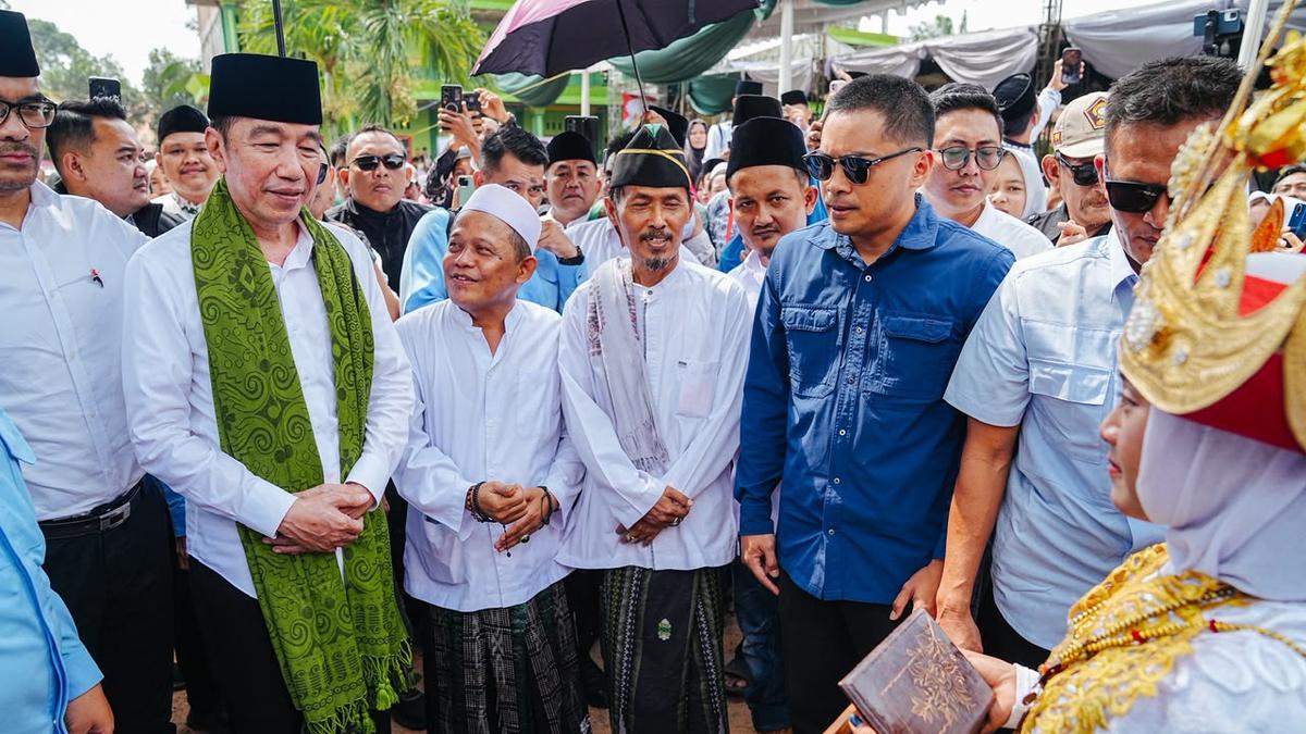 Jokowi Menegaskan Identitasnya di Hadapan Kiai dan Santri: Tetap Seperti Dulu