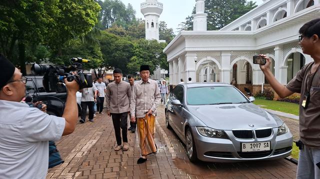 Jokowi, Iriana, dan Kaesang Hadiri Salat Id di Masjid Al-Bina GBK, Jamaah Membludak Sejak Pagi Hari