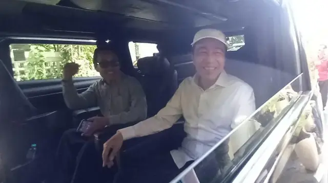 ---
Jokowi Mengungkap Bahwa Sembilan Rekan Kuliah UGM Siap Memberikan Kesaksian

---