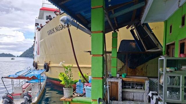 ---
Kapal Pelni Menabrak Permukiman Warga di Banda Neira, Berikut Kronologinya
---
