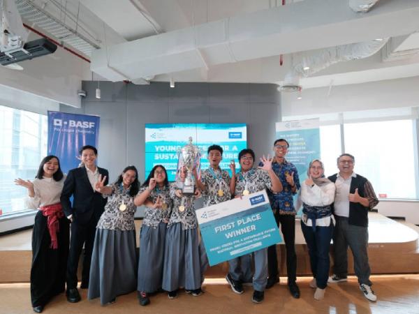 Inovasi Menarik: Siswa SMA Ciptakan Alat untuk Mengubah Udara Menjadi Air Bersih