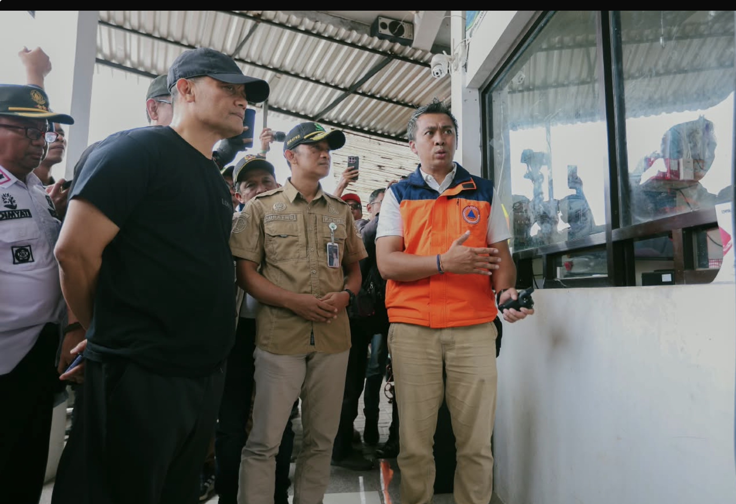Kisah Relawan yang Berjuang Memadamkan Kebakaran di Gunung Sumbing