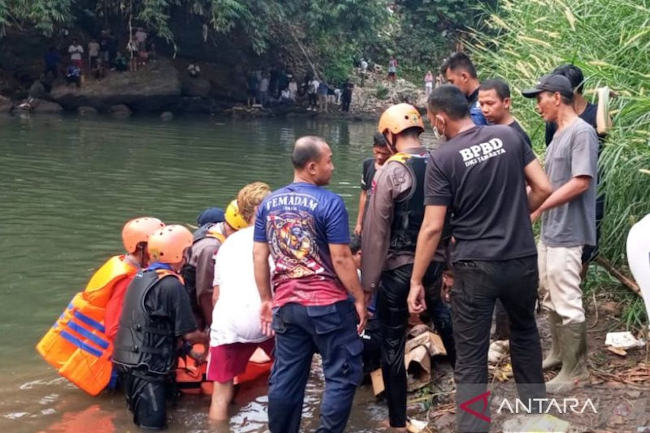 Korban Tenggelam di Ciliwung Pasar Rebo Ditemukan Meninggal Dunia Dekat TKP
