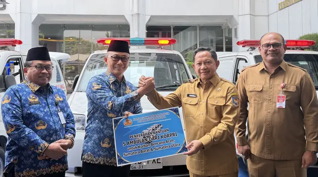KORPRI Serahkan Lima Unit Ambulans untuk Mendukung Penanganan Bencana di Sumatra