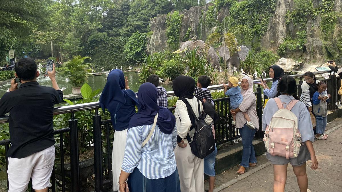 Ragunan Dipadati Pengunjung Saat Libur Panjang Kenaikan Yesus Kristus
