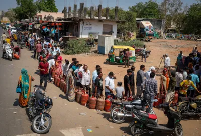 Krisis LPG di India Memaksa Pekerja Migran Kembali ke Tanah Air