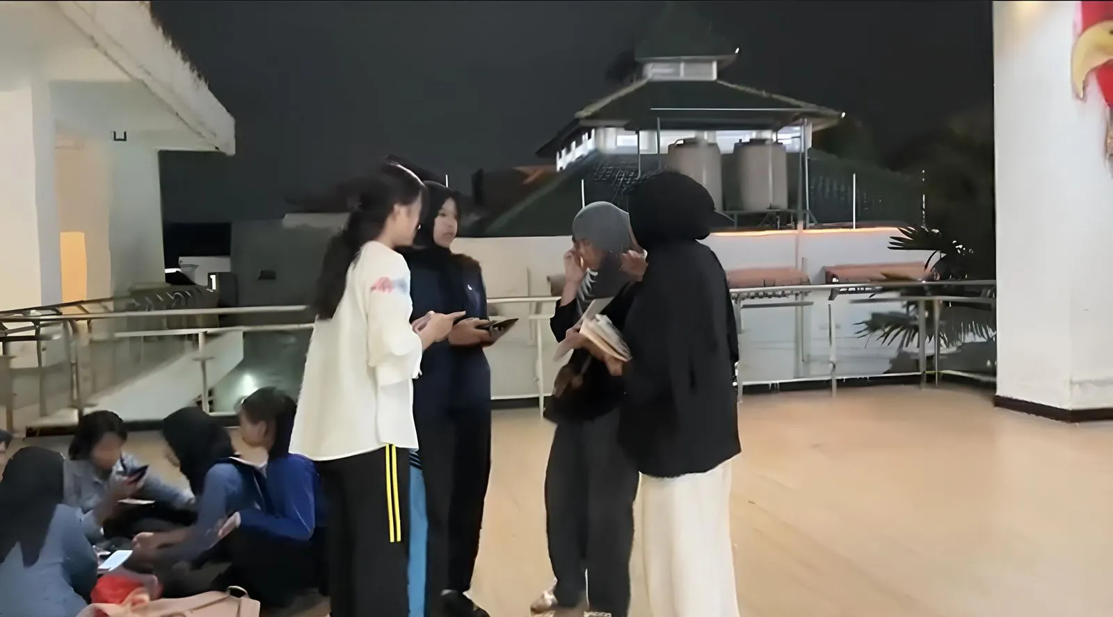 Mahasiswa UMM Memperkenalkan Rumah Budaya Ratna Melalui Kegiatan RBR SINGGAH di MCC