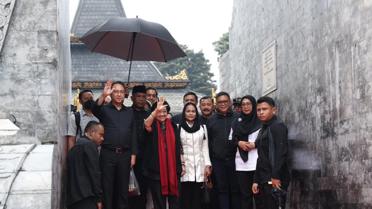 Megawati Soekarnoputri Kembali Ziarah ke Makam Bung Karno, Menyampaikan Pesan Penting