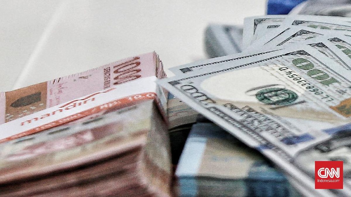 Pengamat menilai Bank Indonesia (BI) masih mampu menjaga stabilitas rupiah di tengah pencarian gubernur BI pengganti Perry Warjiyo. Ilustrasi. (CNN Indonesia/Andry Novelino).