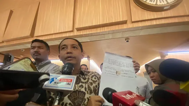 ---
Menteri Kehutanan Mengonfirmasi Pertemuan dengan Bupati Kuansing, Ditemukan Amplop Putih

---
