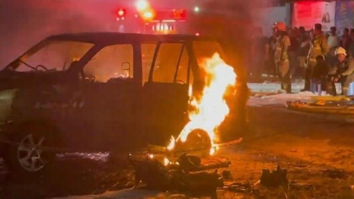 Minibus Terbakar di Kembangan, Diduga Mengangkut BBM dalam Jeriken