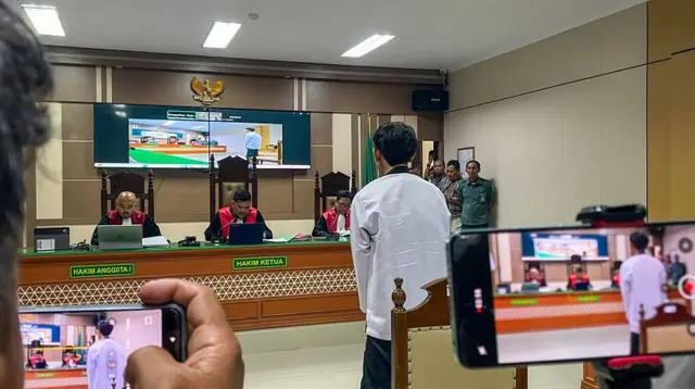 ---
Terdakwa Pembunuhan Keluarga di Indramayu Dijatuhi Hukuman Mati

---