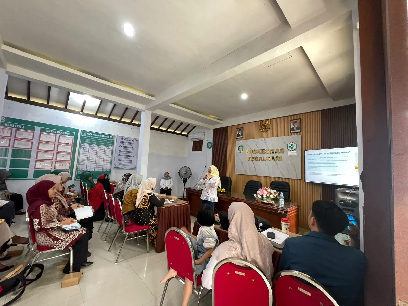 Pendidikan Kader di Banyuwangi: Literasi Radiologi dan Herbal untuk Mengatasi TBC