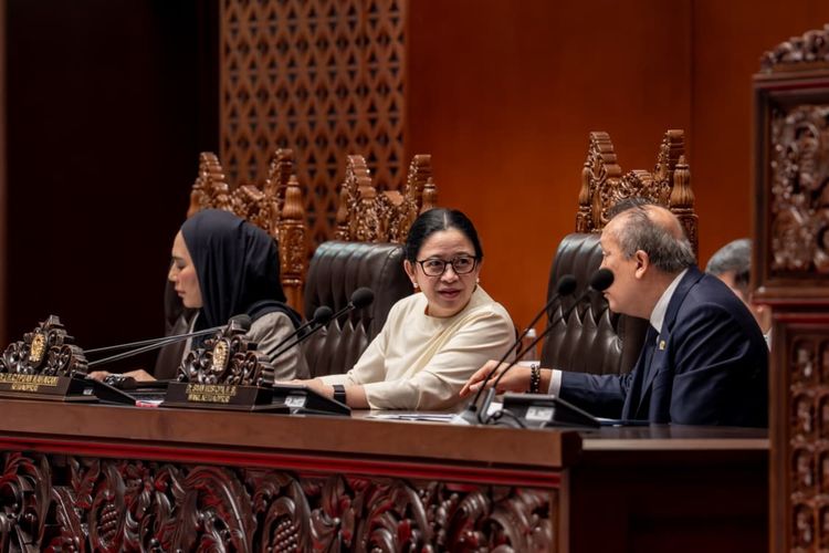 Puan Maharani Memimpin Rapat Paripurna DPR untuk Menyelesaikan Empat Agenda Utama