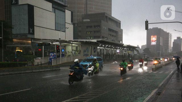 Prakiraan Cuaca Jakarta Hari Ini: Pagi Cerah Berawan, Malam Hujan Ringan