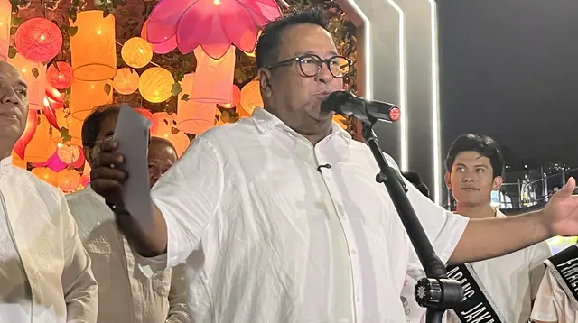 ---
Rano Karno Siap Salurkan Bantuan Air Bersih ke Tangerang

---