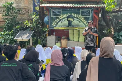 Meriahkan HUT ke-44, UKM UNJ Gelar Pelatihan Membuat Bunga dari Tanah Liat untuk Anak-anak