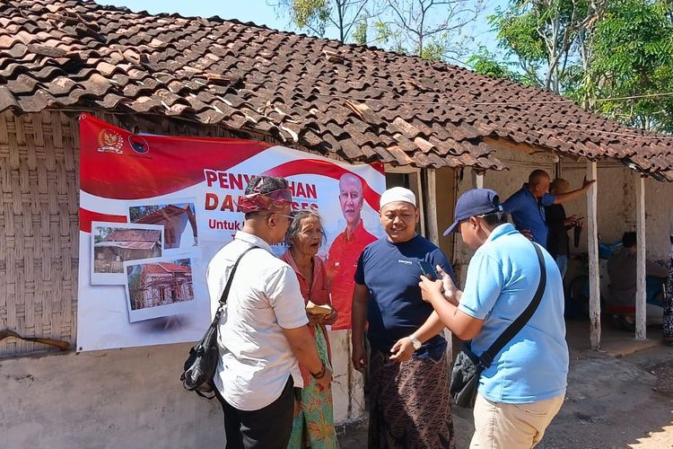 Said Abdullah Salurkan Bantuan Reses DPR RI untuk Renovasi Rumah Warga Sumenep