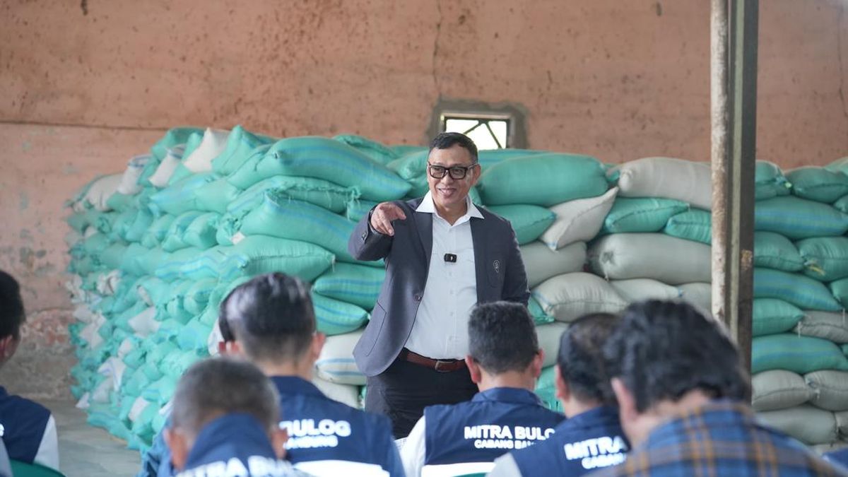 ---
Bulog Siapkan Pembangunan 100 Gudang Baru untuk Tingkatkan Kapasitas Penyimpanan Beras

---
