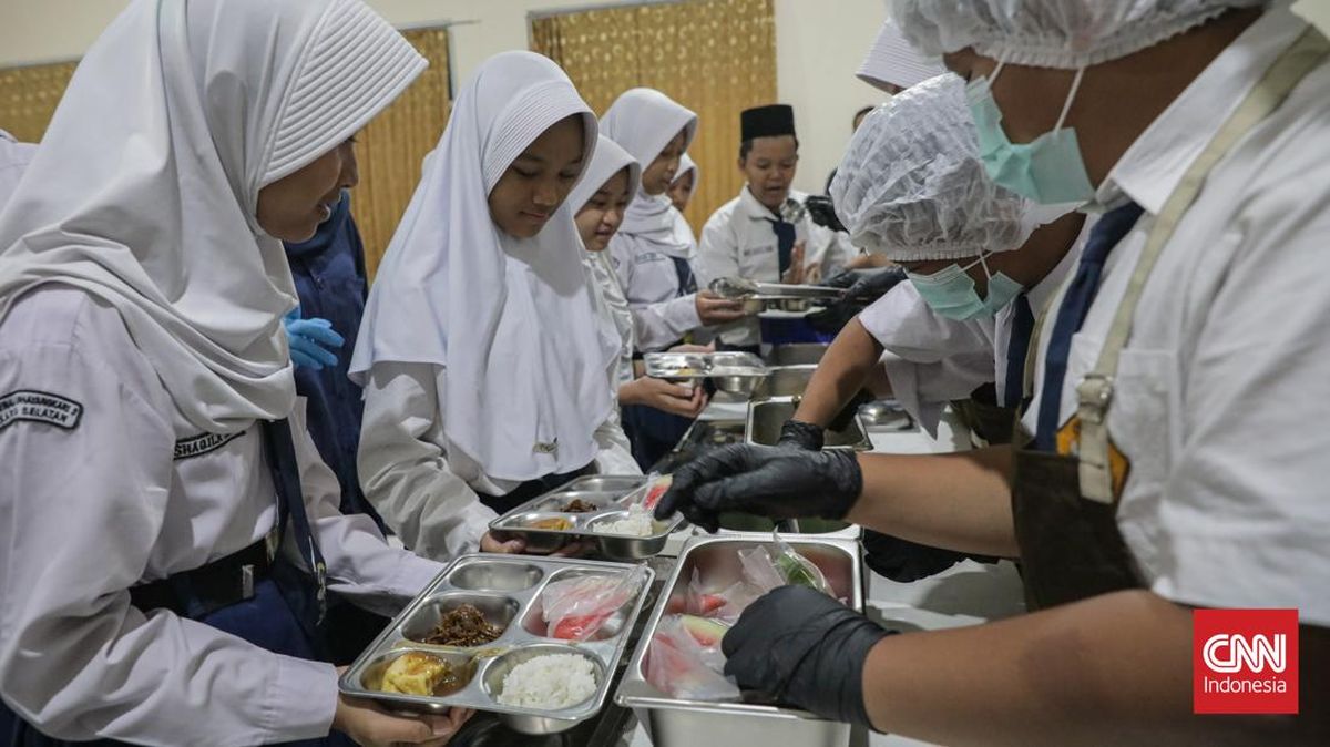 Siswa di Bogor Diduga Keracunan Setelah Mengonsumsi Sate dari Makan Bergizi Gratis