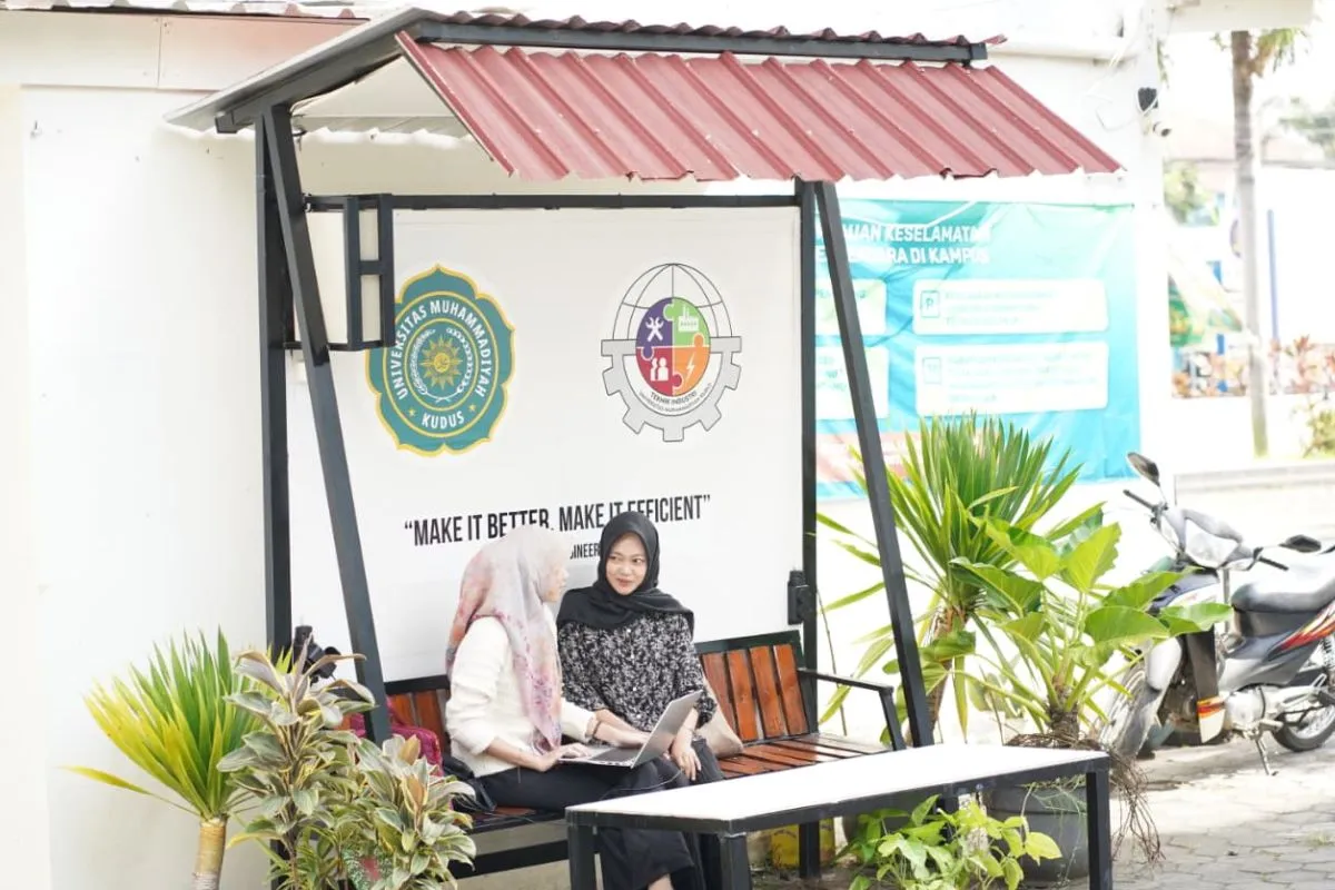 ---
Mahasiswa UMKU Ciptakan Kursi Tunggu Berbasis Energi Surya Tanpa Ketergantungan Listrik PLN

---